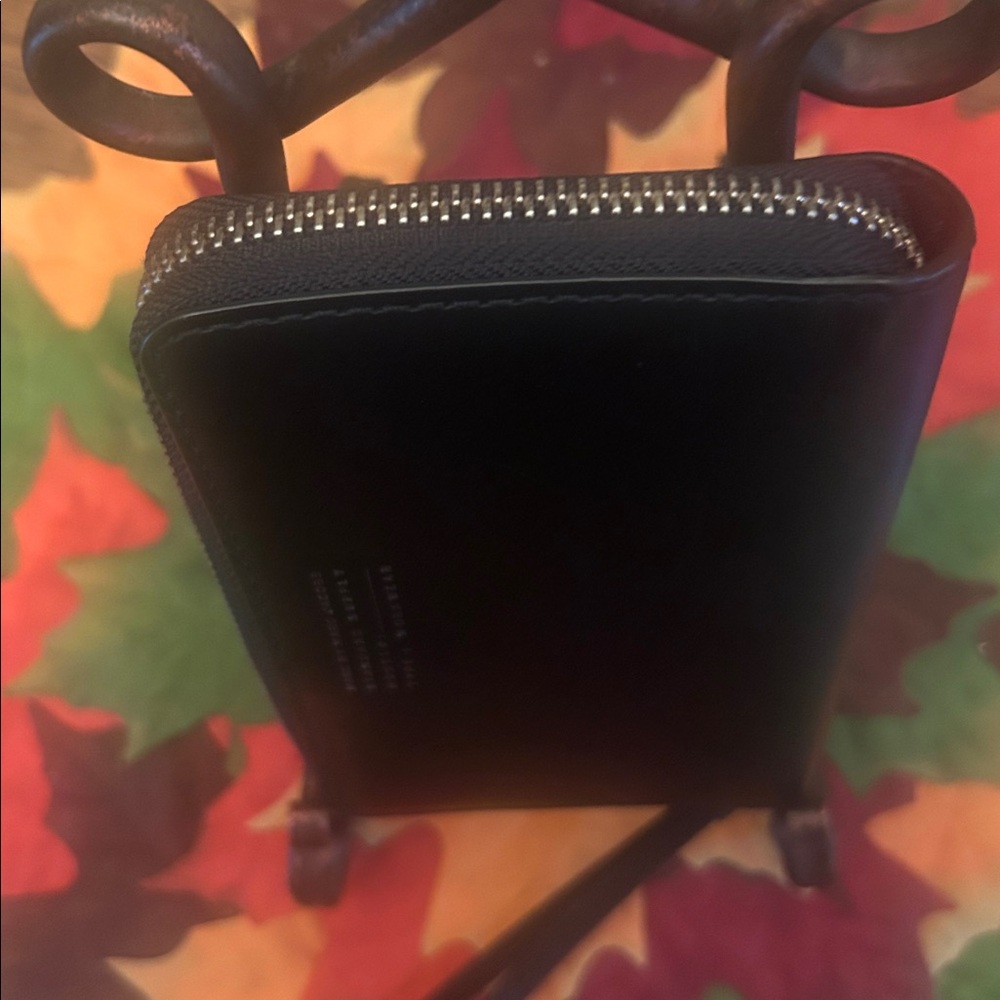 Marc by Marc Jacobs Black Leather Zip Around Wallet - Picture 7 of 9